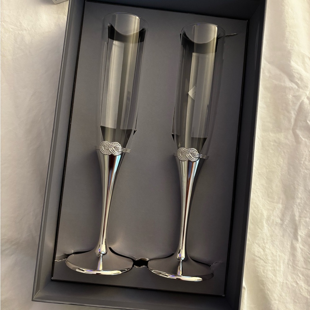 Brand New In Box Vera Wang Champagne Flutes